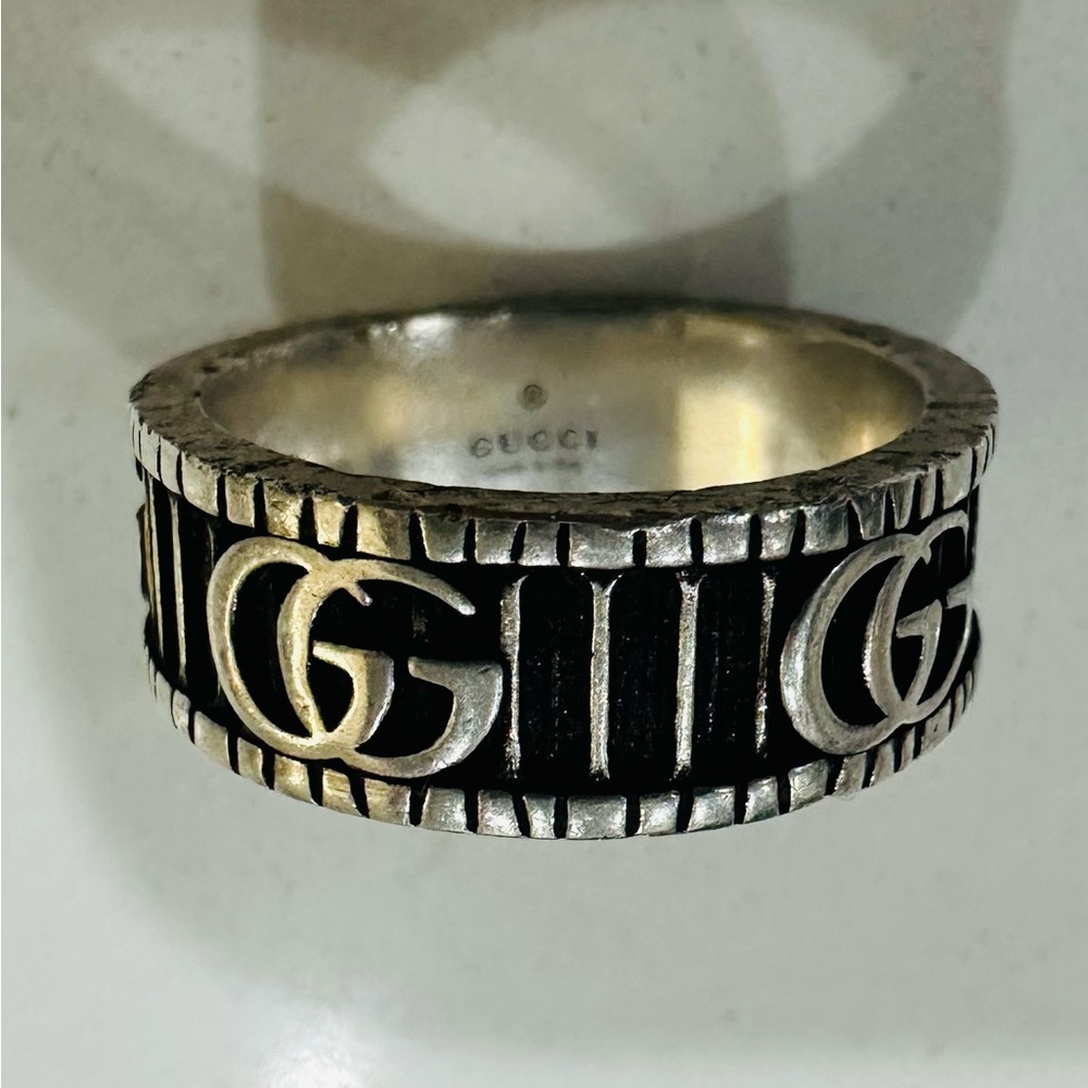 Gucci Marmont GG Wide Silver Band Ring - Picture 3 of 13